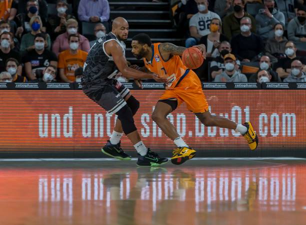 被进一步缩 被进一步缩